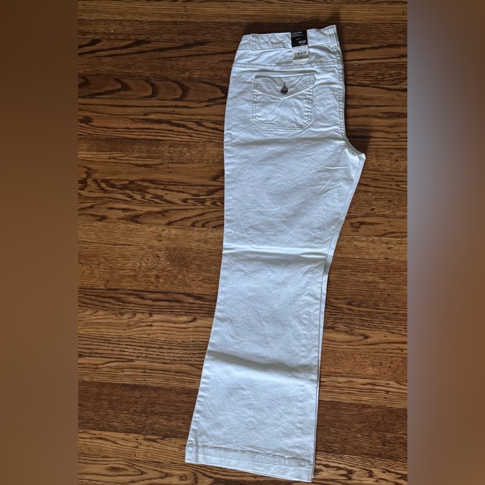 a.n.a. A New Approach White Modern Flare Leg Jeans brand new never worn
